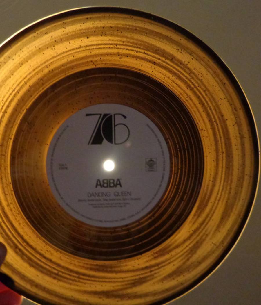 ABBA – Dancing Queen (single, color)